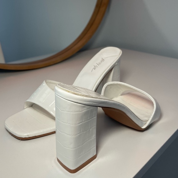 White textured block heels - Picture 5 of 5